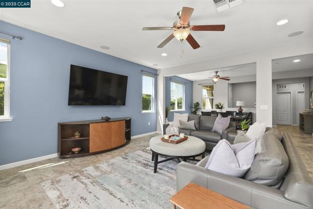 190 Pasilla Ct, Morgan Hill CA: https://media.crmls.org/mediaz/9b9e932e-7922-4cbe-ab94-144ec32a6c66.jpg