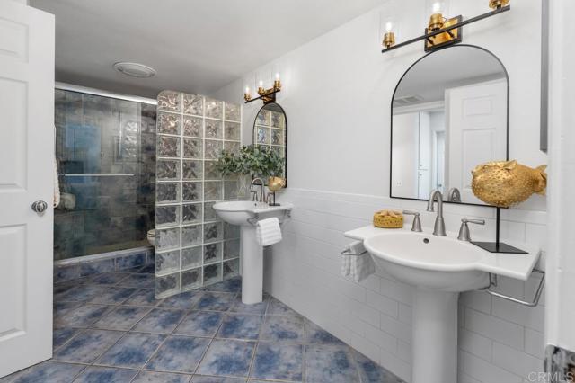 Detail Gallery Image 13 of 18 For 3911 Camino Lindo, San Diego,  CA 92122 - 3 Beds | 1/1 Baths