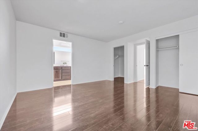 2279 Santa Ana Boulevard, Los Angeles CA: https://media.crmls.org/mediaz/9b9f9a1c-ad9a-4653-a136-6b662c882928.jpg