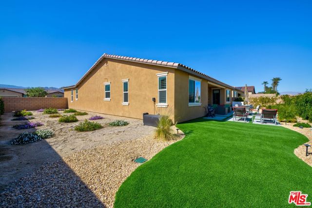 81975 Via San Clemente, La Quinta CA: https://media.crmls.org/mediaz/9b9f9efa-5efb-428d-afdc-850371801fe4.jpg