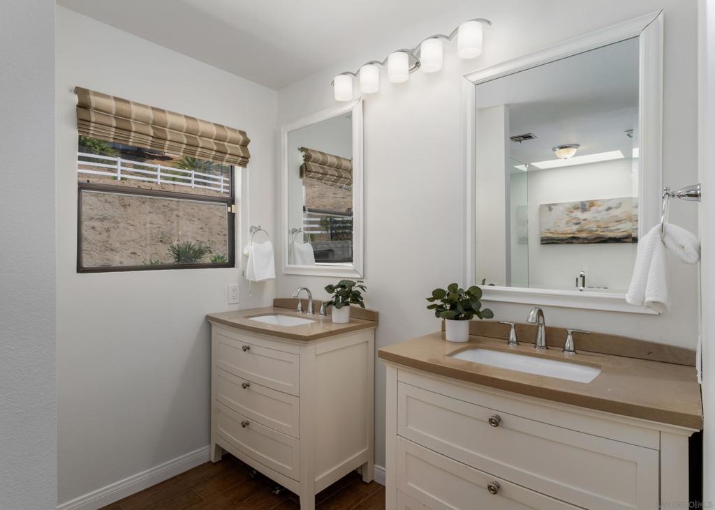 MLS #250034940SD img 22