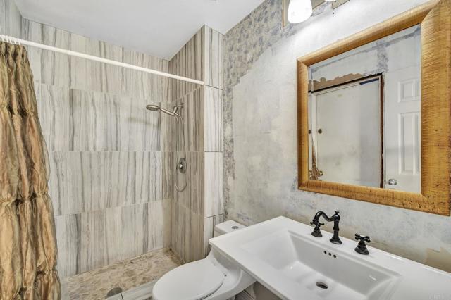 5424 PRINCESS VIEW PL, San Diego CA: https://media.crmls.org/mediaz/9b9fc8e0-a612-479a-b65f-adb4e82825c0.jpg