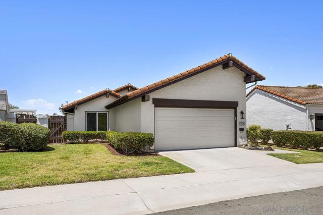 17676 Corte Sobrado, San Diego CA: https://media.crmls.org/mediaz/9b9fccfa-e1e2-4905-bf6f-7ef4aae7efc9.jpg