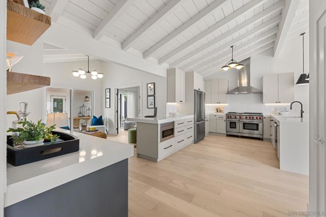 5632 Ladybird Lane, La Jolla CA: https://media.crmls.org/mediaz/9b9fd72d-8567-475f-b622-e70da120da04.jpg