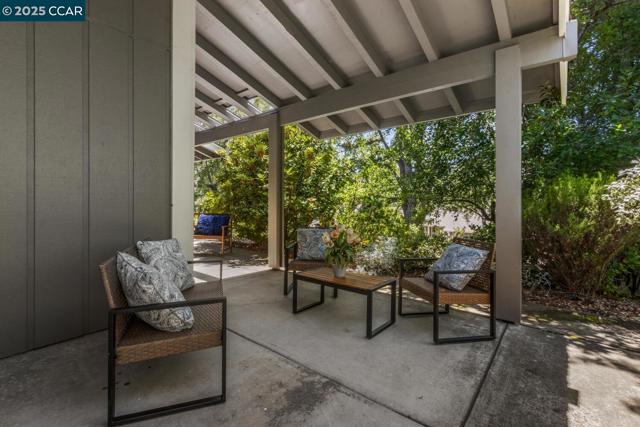 2155 Cactus Ct, Walnut Creek CA: https://media.crmls.org/mediaz/9b9fe39b-1838-490b-b46d-1f7c1307bc33.jpg