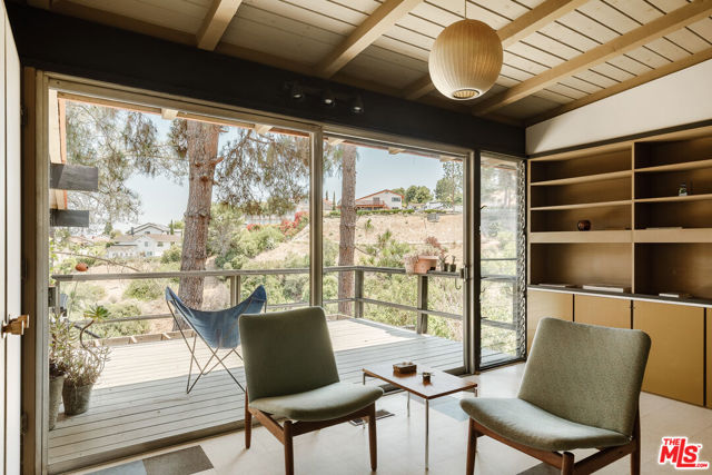 2 Seahurst Road, Rolling Hills Estates CA: https://media.crmls.org/mediaz/9ba03d54-e390-4e55-9e80-3ca4611a9171.jpg