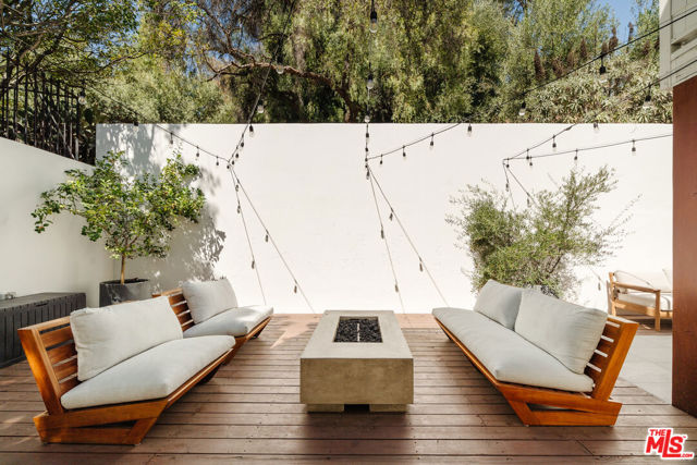 2261 Vasanta Way, Los Angeles CA: https://media.crmls.org/mediaz/9ba04998-3c7b-4513-8c1a-0986cde559b3.jpg