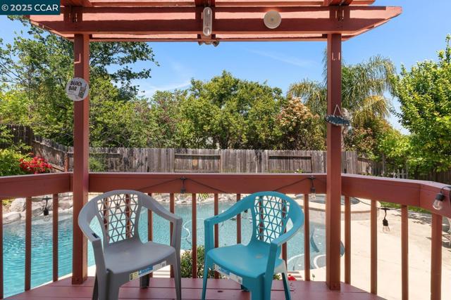 313 Willowwood Ct, Vacaville CA: https://media.crmls.org/mediaz/9ba05cd3-14cc-424f-b88f-c85c9c1546f0.jpg