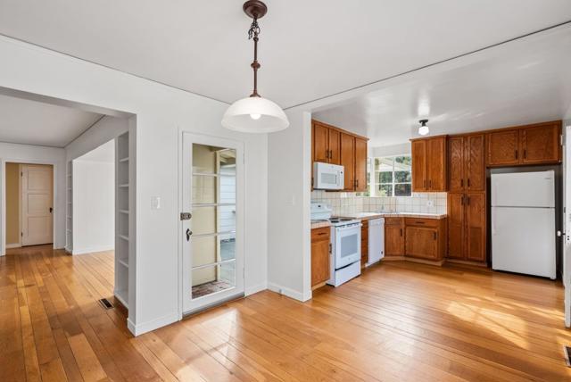 301 22nd Avenue, San Mateo CA: https://media.crmls.org/mediaz/9ba05fc8-91c2-4669-9f09-b848dd73ca30.jpg