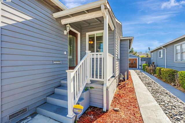 10500 Byron Ave, Oakland CA: https://media.crmls.org/mediaz/9ba0918a-43f9-4dc9-8da0-90b87966ff93.jpg