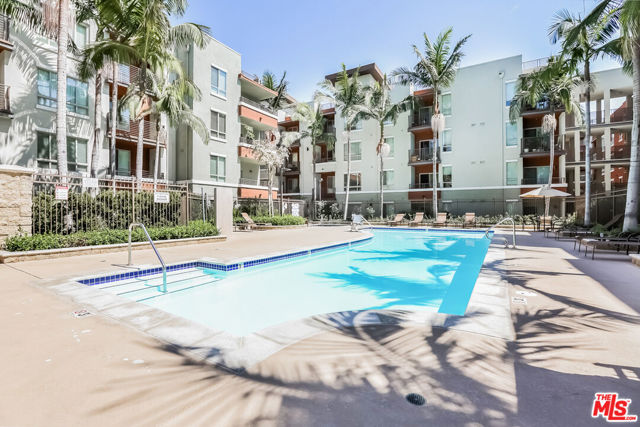 100 S Alameda Street, Los Angeles CA: https://media.crmls.org/mediaz/9ba09c21-9f5f-45d5-8116-92067c737b39.jpg