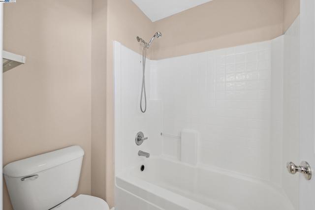 1419 Nubian St, Patterson CA: https://media.crmls.org/mediaz/9ba0df92-2061-40e9-99a0-a627d816c53d.jpg