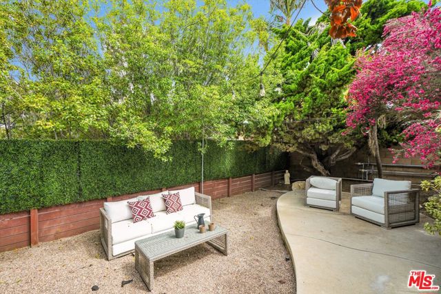 828 Hill Street, Santa Monica CA: https://media.crmls.org/mediaz/9ba1681a-4239-4441-89db-7a413b0a9395.jpg