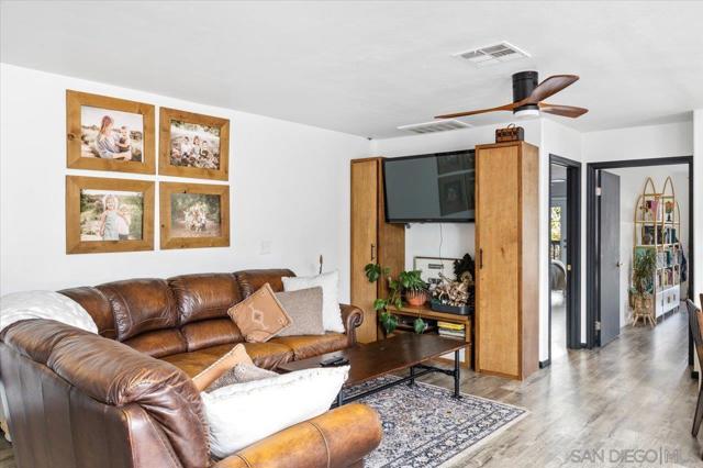 1379 Sunny Heights Road, Fallbrook CA: https://media.crmls.org/mediaz/9ba18dd6-146b-4b42-b6a3-6825d893ab46.jpg