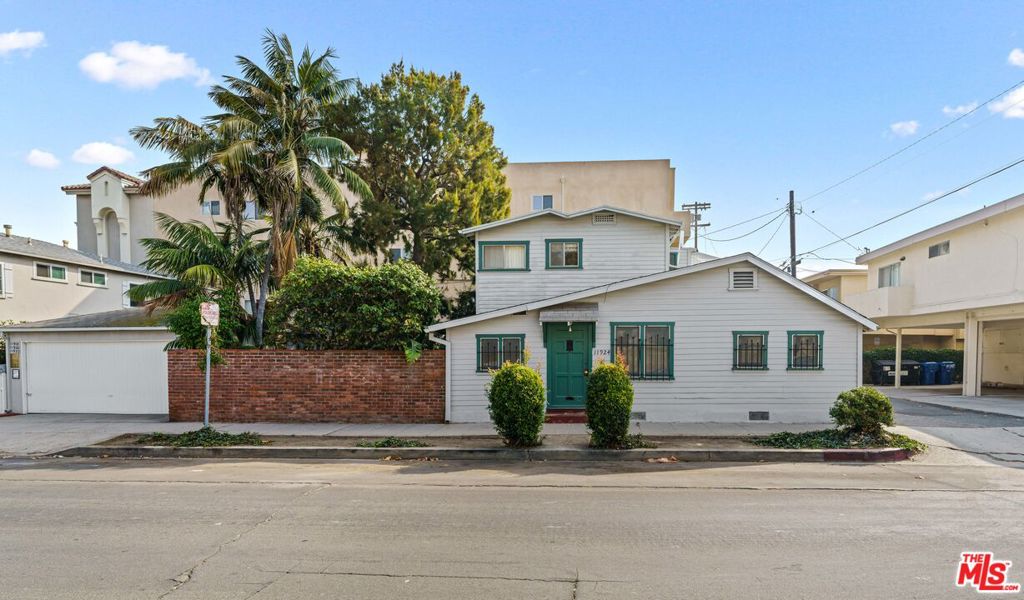 11900 Rochester Avenue, Los Angeles, CA 90025