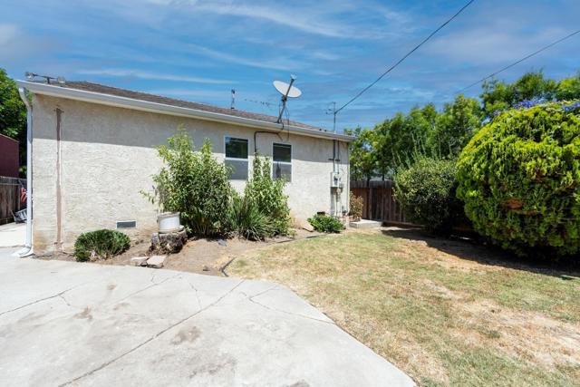 12520 Gilmore Avenue, Los Angeles, California 90066, 3 Bedrooms Bedrooms, ,1 BathroomBathrooms,Single Family Residence,For Sale,Gilmore,NDP2407368