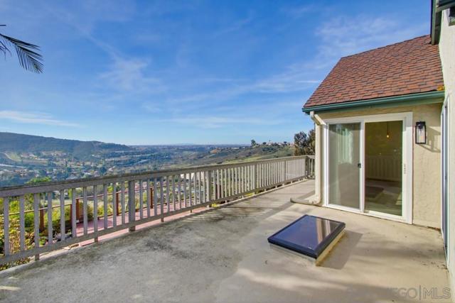 12835 Via Caballo Rojo, San Diego CA: https://media.crmls.org/mediaz/9ba30690-cf36-413c-a298-a6d30855f54e.jpg