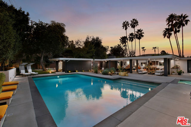 20150 Delita Drive, Woodland Hills CA: https://media.crmls.org/mediaz/9ba41f40-324c-4ea7-ada1-dd3d411742d1.jpg