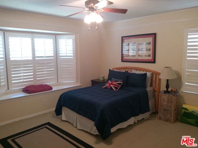5078 Southridge Avenue, Los Angeles CA: https://media.crmls.org/mediaz/9ba42a48-b0ad-490e-9c2a-aedcc6785a6d.jpg