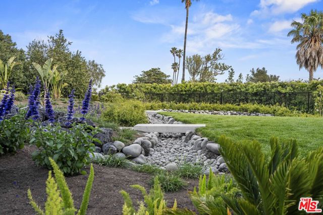 5738 Busch Drive, Malibu CA: https://media.crmls.org/mediaz/9ba45f82-d46e-49f3-9af8-e0f668f769e4.jpg