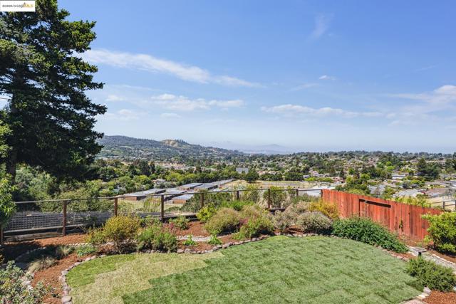 3684 May Rd, Richmond CA: https://media.crmls.org/mediaz/9ba4b12d-558a-4caa-8a0c-c53ef5cdc299.jpg