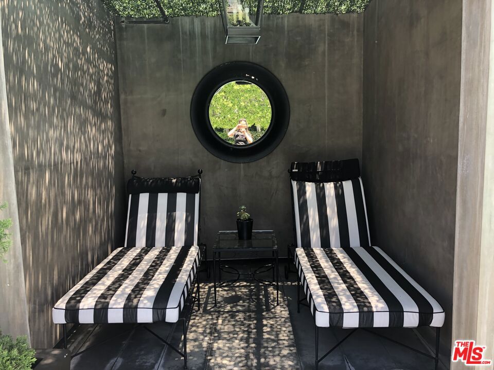 https://media.crmls.org/mediaz/9ba4cc2b-5bb8-44b2-bd08-68c69fc13cdd.jpg?preset=X-Large