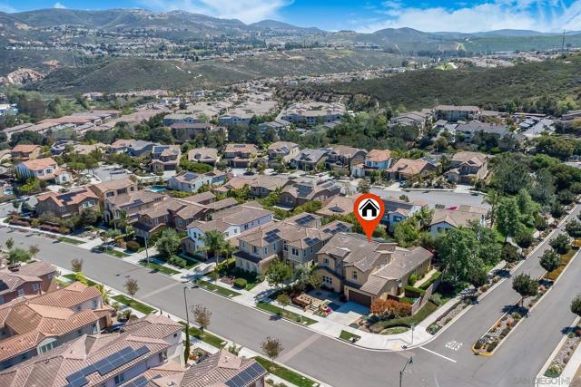 7152 Sitio Corazon, Carlsbad CA: https://media.crmls.org/mediaz/9ba4ef1b-fb10-466f-8d45-c6d8ffe19eb3.jpg