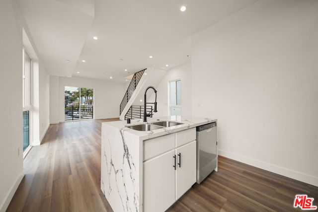 8664 Cadillac Avenue, Los Angeles CA: https://media.crmls.org/mediaz/9ba4efc8-9e5a-42fe-8dfd-fb73ae5cbbc5.jpg