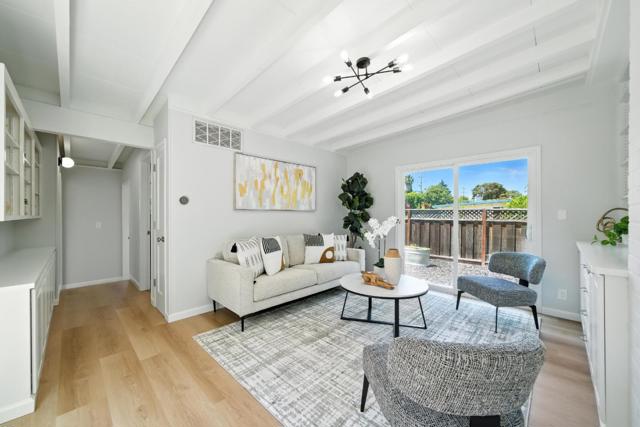 821 E Meadow Drive, Palo Alto CA: https://media.crmls.org/mediaz/9ba55270-475b-499c-868c-b1a5188c106b.jpg