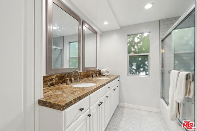15539 Hamner Drive, Los Angeles CA: https://media.crmls.org/mediaz/9ba56462-cf54-456b-b89c-d47563981940.jpg