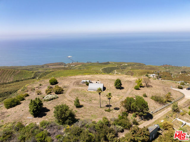 8560 Ocean View Road, Ventura CA: https://media.crmls.org/mediaz/9ba56c58-2675-4387-a798-21479d11d4b2.jpg
