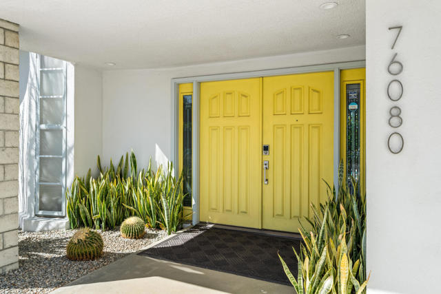 Image 4 of 60 For 76080 Fairway Drive