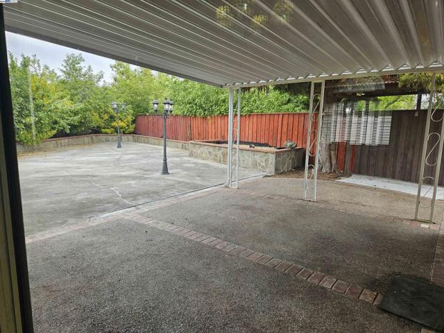 24909 Avocado Ct, Hayward CA: https://media.crmls.org/mediaz/9ba5c642-1220-41b0-8391-42c711b2f120.jpg
