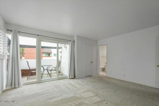17842 Magnolia Boulevard, Encino CA: https://media.crmls.org/mediaz/9ba5f644-f880-43c0-8d9b-57b5b7c65e91.jpg
