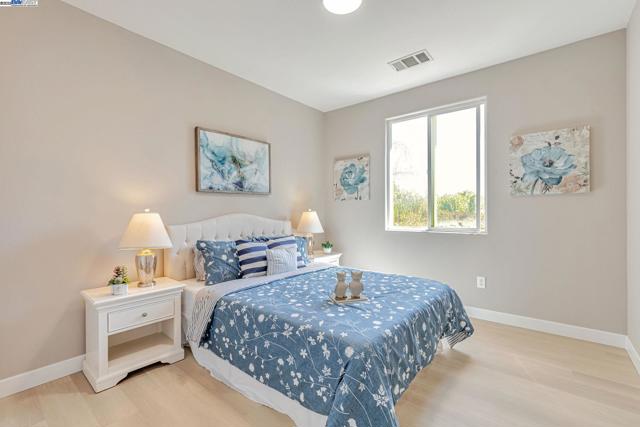 113 Silver Bell Way, Oakley CA: https://media.crmls.org/mediaz/9ba6a382-addc-48bd-8815-2ff53fdf05eb.jpg
