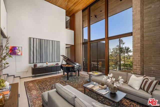 1005 Elden Way, Beverly Hills CA: https://media.crmls.org/mediaz/9ba6c42a-e9e2-4be6-9df2-45e8b316cfe1.jpg