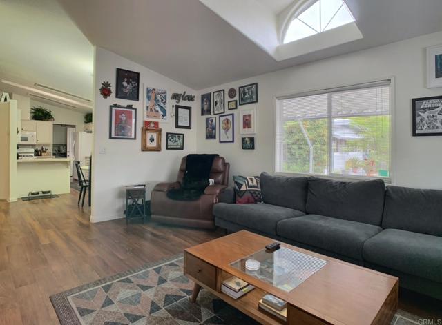 Detail Gallery Image 8 of 26 For 2003 Bayview Hts #105,  San Diego,  CA 92105 - 3 Beds | 2 Baths