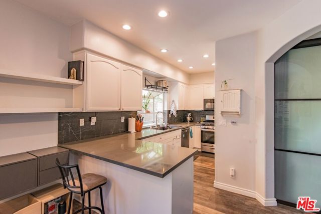 9400 Noble Avenue, North Hills CA: https://media.crmls.org/mediaz/9ba90605-32f2-4bbc-bf6a-5d48fa939ffc.jpg