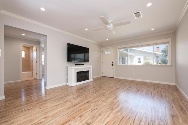 725 Laurel Avenue, Burlingame CA: https://media.crmls.org/mediaz/9ba94357-4c73-47bb-a853-c5147e86f6f0.jpg