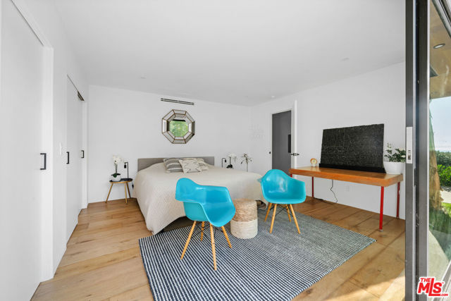 23812 Malibu Crest Drive, Malibu CA: https://media.crmls.org/mediaz/9baa3e82-0b6c-4073-b868-cd9e0264df06.jpg