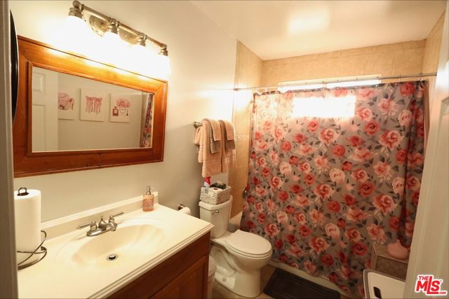 1855 Corinne Avenue, Long Beach CA: https://media.crmls.org/mediaz/9baa5f3e-71db-4ac1-a88d-6799efffae70.jpg