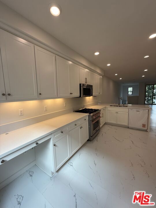 65 Plateau, Irvine CA: https://media.crmls.org/mediaz/9baa7e6d-a02e-48c5-98ac-849f9274bc67.jpg