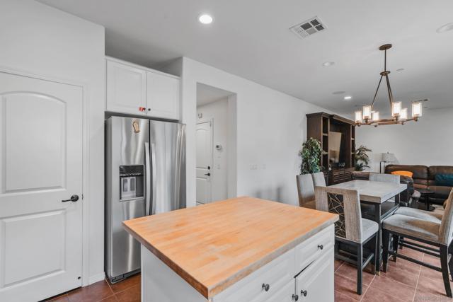 5031 Ballast Lane, San Diego CA: https://media.crmls.org/mediaz/9bab2b43-68b6-43d4-adc4-2d13c00e374b.jpg