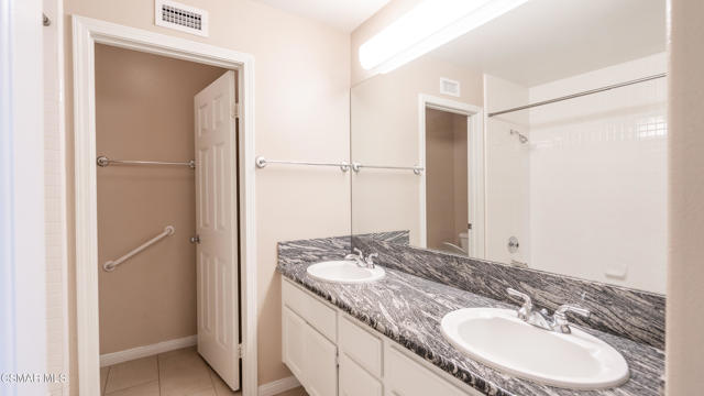 2210 Rutland Place, Thousand Oaks CA: https://media.crmls.org/mediaz/9bab84dc-2fc2-4655-9a12-b542ddb6c8d9.jpg