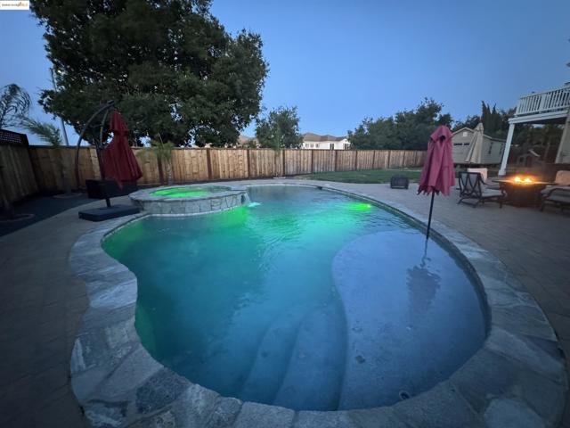 140 Ridge Crest Ct, Oakley CA: https://media.crmls.org/mediaz/9babb84b-55bf-4f9a-9a54-a9d1366952d3.jpg