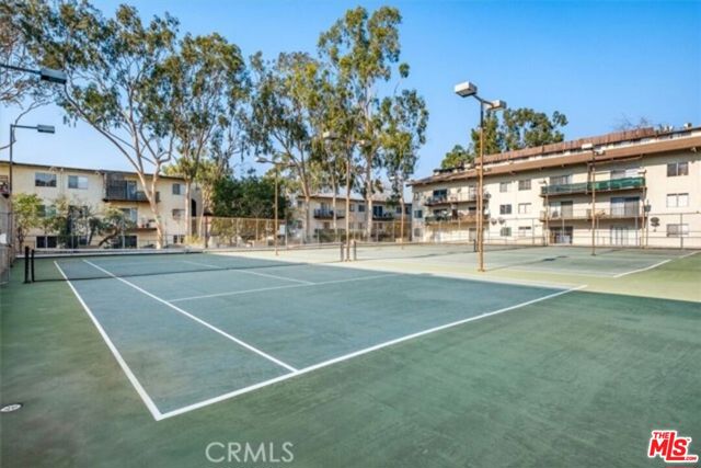 5460 White Oak Avenue, Encino CA: https://media.crmls.org/mediaz/9babcd8b-7a13-44c6-aeb3-3a564175cad8.jpg