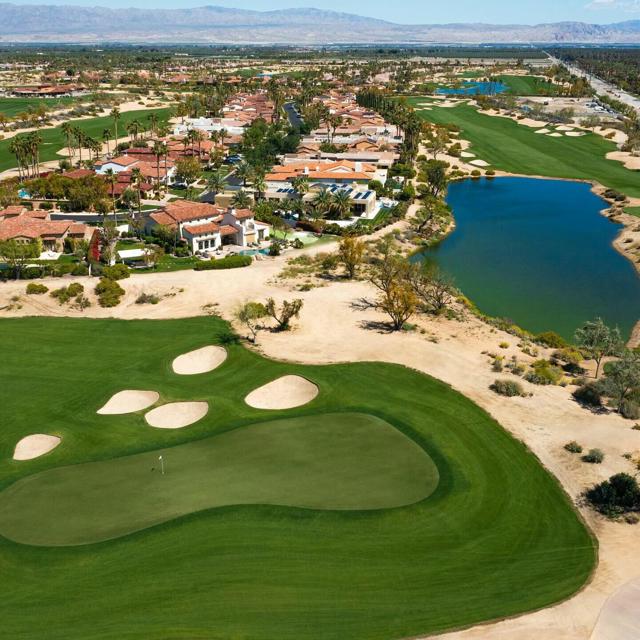 57916 Interlachen, La Quinta CA: https://media.crmls.org/mediaz/9babdee6-546e-4664-b850-86f64fd7ecd5.jpg