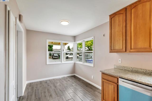 6547 Dairy Ave, Newark CA: https://media.crmls.org/mediaz/9babf1d6-b0e8-4980-8190-615bbb425f45.jpg