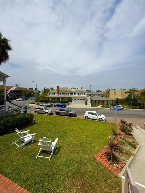 1205 Park Row, La Jolla CA: https://media.crmls.org/mediaz/9bac2ece-f93d-42c2-bb88-00c8f6661b47.jpg