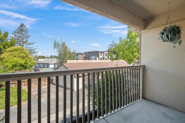 50 Horgan Avenue, Redwood City CA: https://media.crmls.org/mediaz/9bac3b49-fdbd-4571-8d9d-9de43306ae5a.jpg